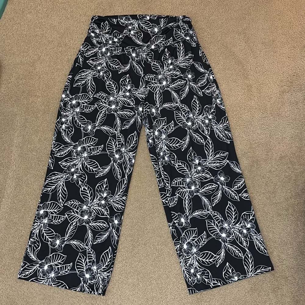 NWOT AGB Floral Black and White Straight Leg Pants Size 2X